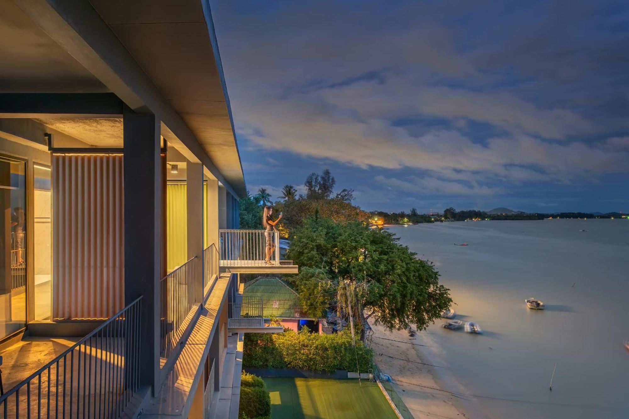 Shin Arch39 Phuket Beach Front - Sha Plus Chalong Exterior foto